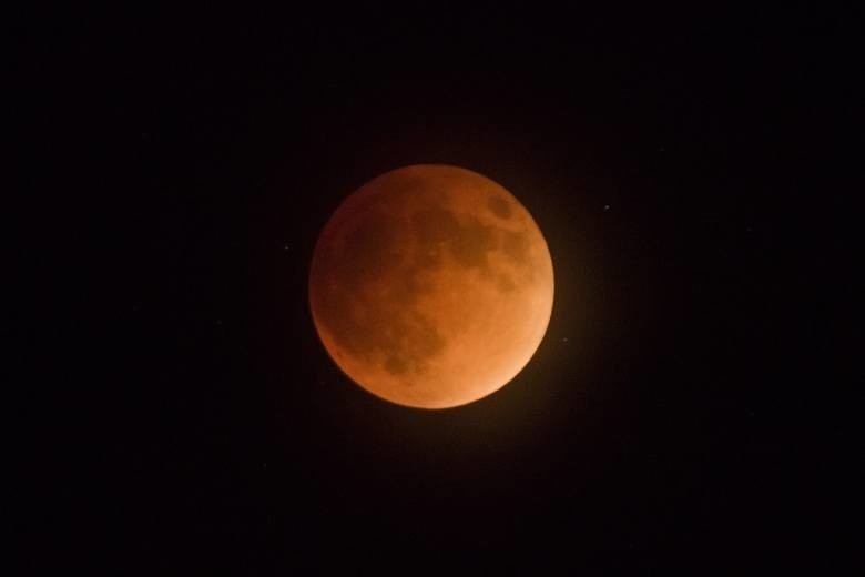 Całkowite zaćmienie Księżyca 2018: O której godzinie będzie...