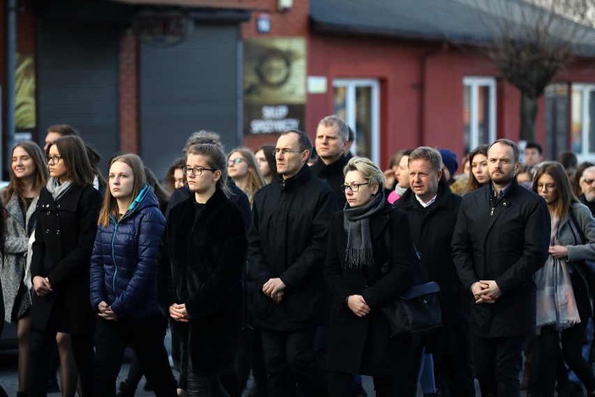 Pogrzeb Dawida Jakubowskiego, maturzysty z Końskich, reprezentanta Polski juniorów w piłce ręcznej odbył się w Żarnowie [ZDJĘCIA]