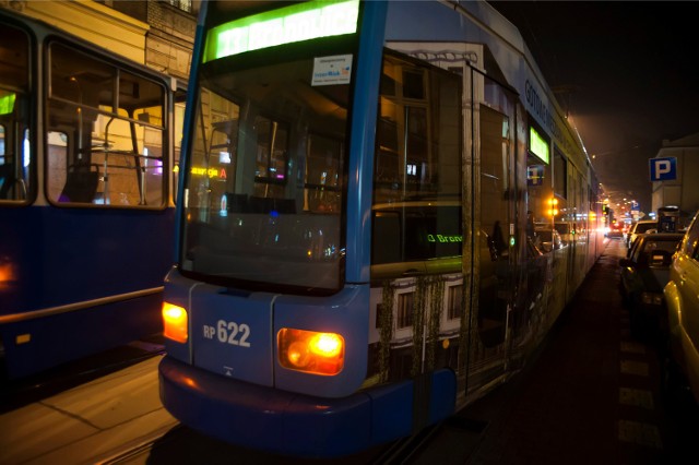 Częste awarie trakcji w tramwajach na odcinku Bronowice - Bagatela "wygaszają" tramwaje i zmuszają pasażerów do nieoczekiwanych spacerów.