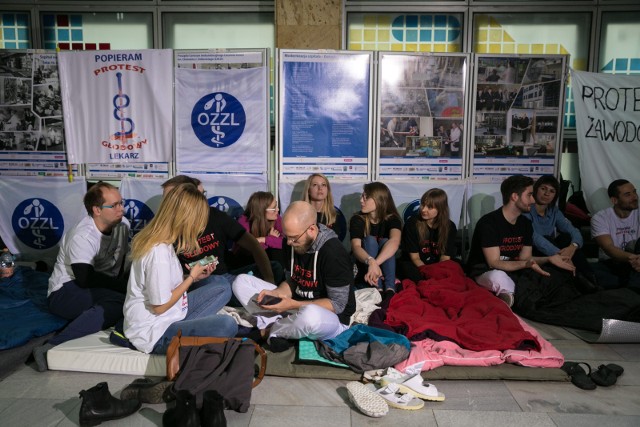 Protest lekarzy rezydentów zakończył się 8 lutego