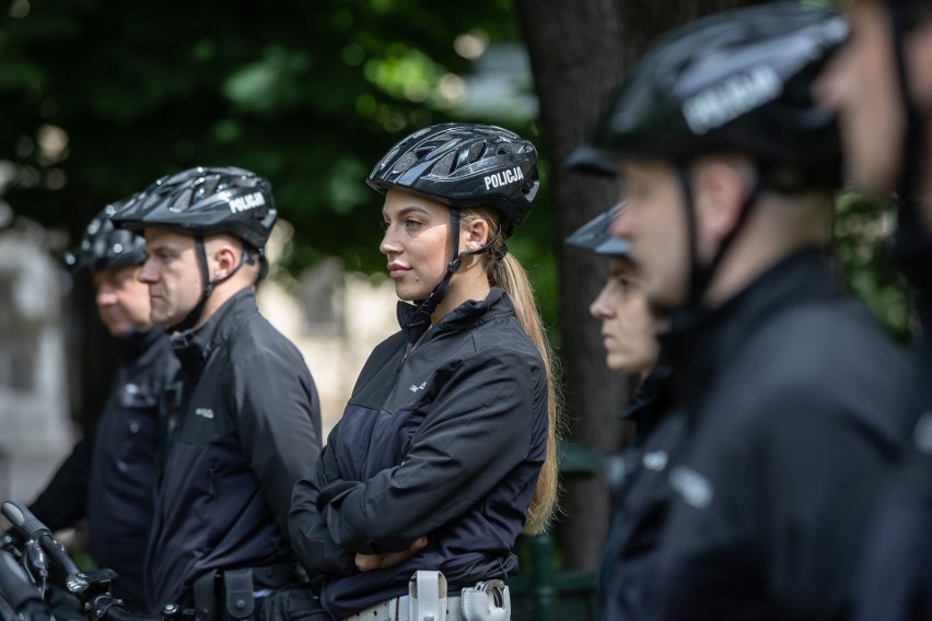 Przekazanie nowych rowerów dla policjantów