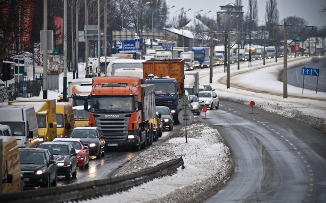 Do niedzielnego popołudnia na drogach regionu łódzkiego doszło zaledwie do kilkunastu wypadków, w których nikt nie zginął.
