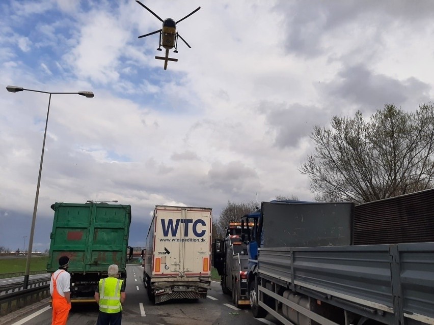 Wypadek na A4 w poniedziałek, 25.04. Zderzenie pięciu...