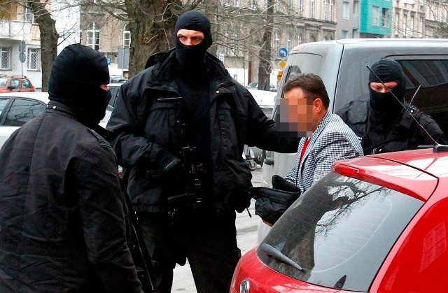 W Prokuraturze Okręgowej w Szczecinie trwa przesłuchanie Pawła G., znanego szczecińskiego restauratora. Jest podejrzany o wręczenie łapówki.