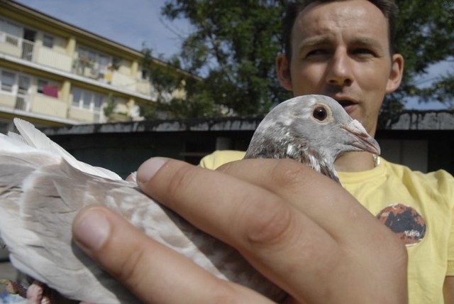 Marcin Lemański z pstrym Kubusiem.