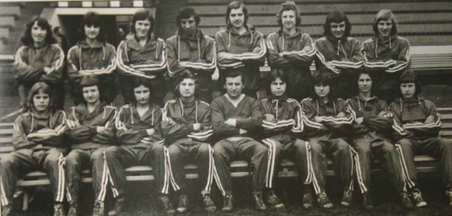 Juniorzy Metalu Kluczbork w 1972 roku. Młodzi kluczborscy piłkarze byli wówczas dwukrotnymi (1970-71) wicemistrzami Polski. Pierwszy z turniejów (w 1970 roku) rozegrano w Kluczborku. Metal przegrał wtedy tylko z Polonią Bytom, a wyprzedził tak znane kluby, jak Lechia Gdańsk czy Motor Lublin.