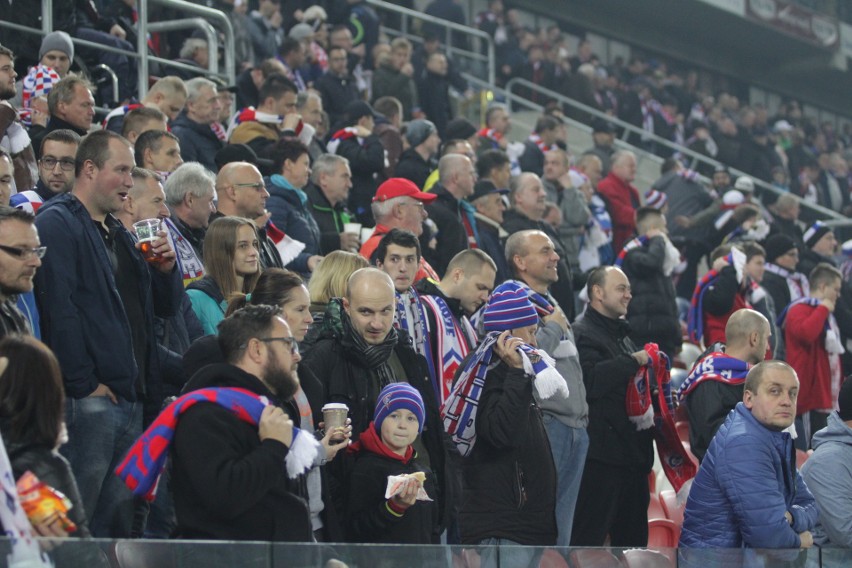 Górnik Zabrze - Śląsk Wrocław. Kibice odśpiewali hymn ZDJĘCIA KIBICÓW