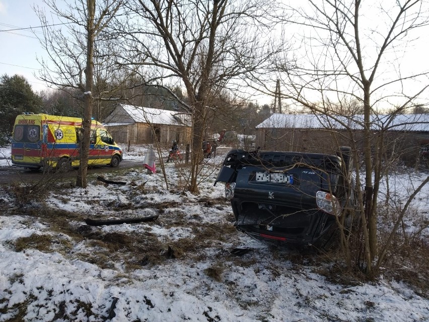 Wypadek na krajowej trasie numer 42 w Smykowie. Ranna jedna osoba [ZDJĘCIA]