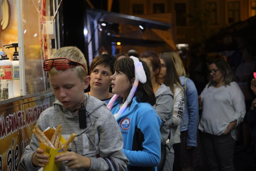 Strefa foodtracków przy pl. Św. Katarzyny i na Rynku...