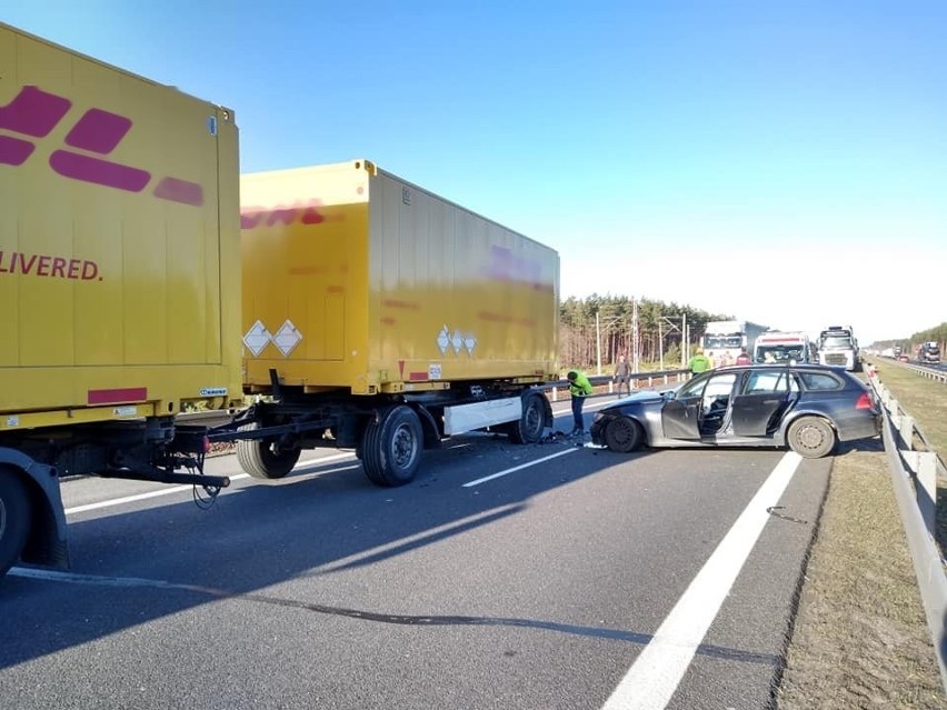 Rurzyca. Kolejne zderzenie tira z osobówką na S3. Tym razem jest ranny