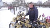 Rosja. Przez dwa lata budował... złoty motocykl (video) 