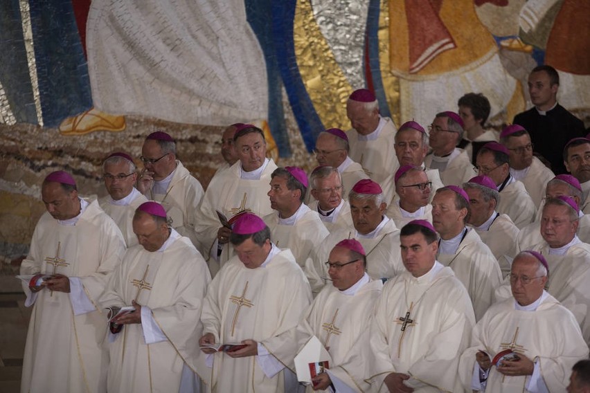Papież Franciszek podczas mszy w Sanktuarium Bożego...