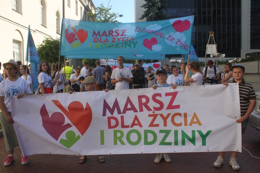 Marsz dla Życia i Rodziny w Lublinie. Ulicami przemaszerowało ok. 1,5 tys. osób.