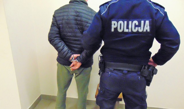 42-latek, który po pijanemu jeździł po drogach powiatu oświęcimskiego, trafił do aresztu