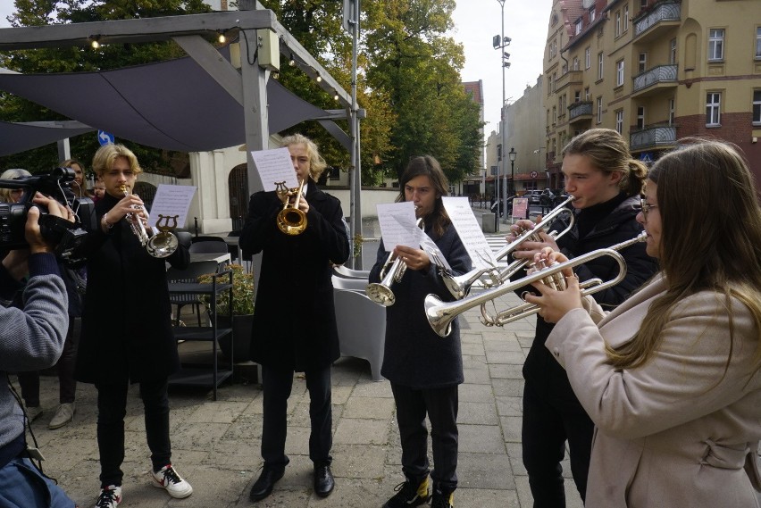 Happening rozpoczął się w piątek, 30 września, w południe na...