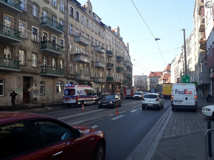 Akcja straży pożarnej na Traugutta. Zablokowany przejazd tramwajów