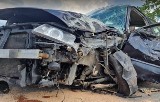 Wypadek na trasie Będzino – Sarbinowo. Kierowca uderzył w drzewo i uciekł [ZDJĘCIA]