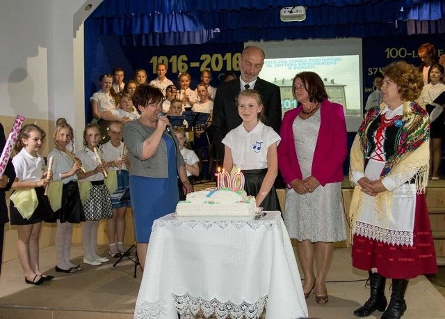 Społeczność szkoły w Osinach świętowała stulecie placówki.