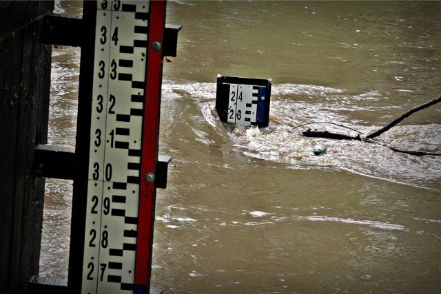 Bardzo groźna sytuacja na rzekach pod Wrocławiem. Ogłoszono trzeci, najwyższy alert hydrologiczny!