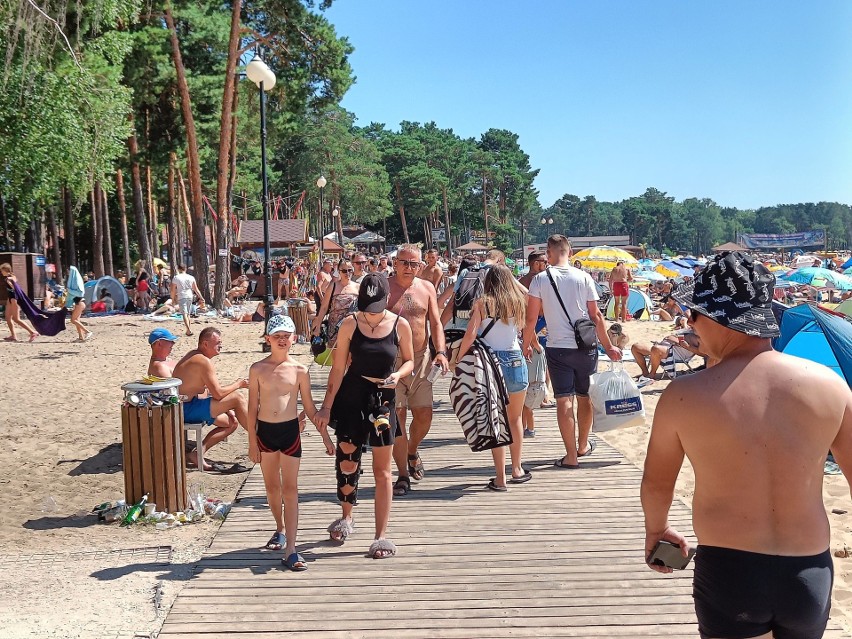 Świętokrzyska Ibiza pełna turystów w najbardziej upalny dzień tego lata. Rekordowe tłumy wczasowiczów nad zalewem w Sielpi