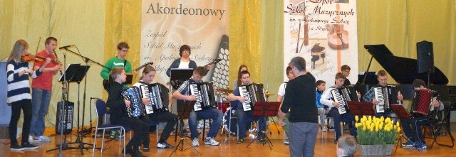 Orkiestra akordeonowa z PSM I st. w Kozienicach podczas ostatniej próby przed konkursowym występem.