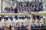 Papież w Częstochowie: Dla papieża Franciszka śpiewa ponad 130 śpiewaków oraz oktet dęty 