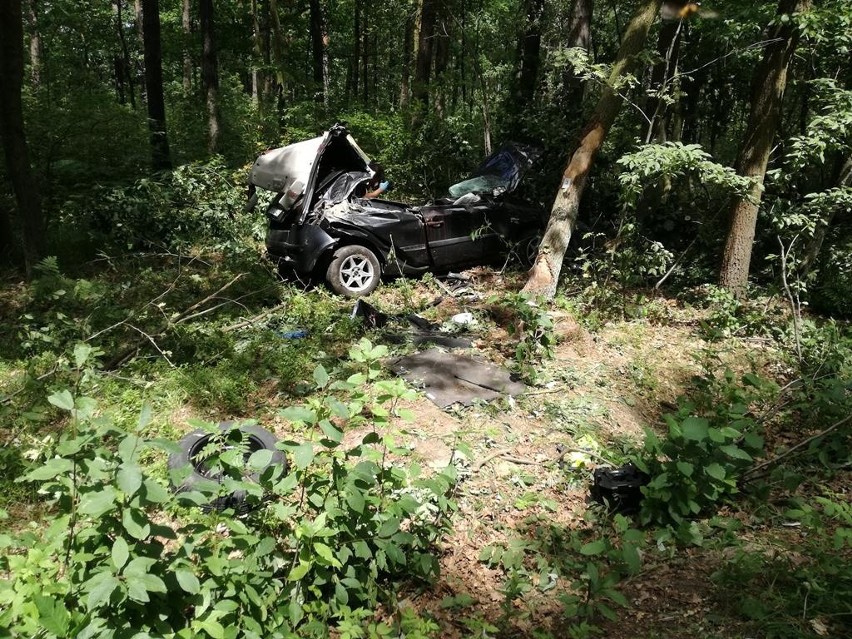 Wypadek w Glinianej Górze: Dwóch 18-latków zginęło