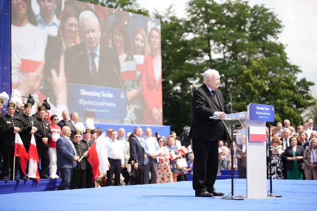 Jarosław Kaczyński odniósł się w Bogatyni do referendum ws. przymusowej relokacji migrantów.