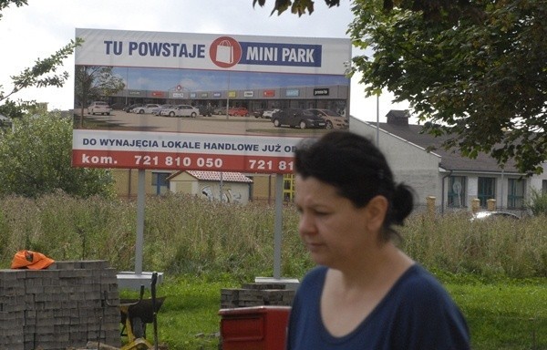 Na razie na działce przy ul. Hubalczyków stanęła tablica z wizualizacją obiektu. Mini Park ma być budowany w przyszłym roku.