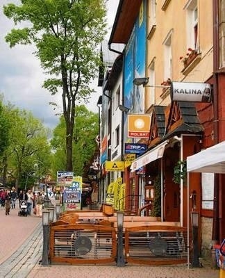 Podobny chaos estetyczny panował jeszcze niedawno w Krakowie, ale udało się to zmienić Fot. Łukasz Bobek