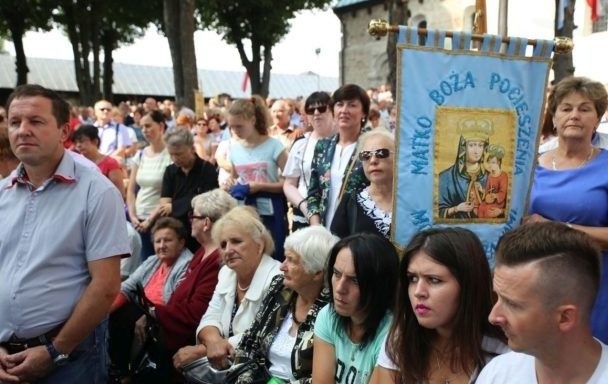 Wyjątkowy odpust w Sulisławicach i zakończenie obchodów 200-lecia diecezji sandomierskie. Przybyły tłumy ludzi i wiele...gwiazd (DUŻO ZDJĘĆ)