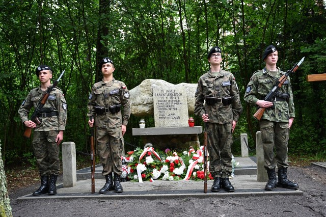 Pomnik ku czci pomordowanych z rąk hitlerowców rodzin leśników.