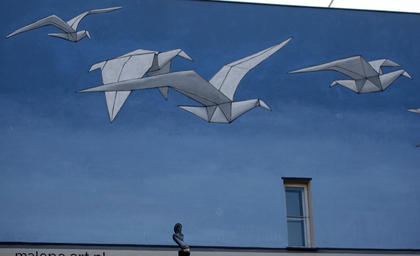 Nowy mural w Sopocie znajduje się w pobliżu placu Janka...