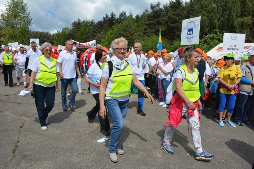 W Senioriadzie wzięło udział prawie 900 osób ZDJĘCIA