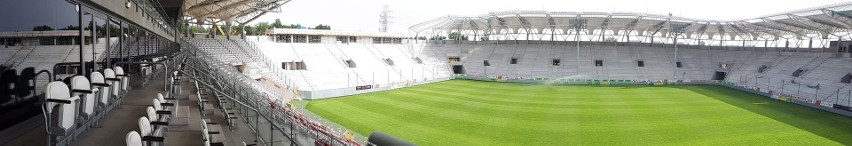 Już ostatni etap budowy stadionu ŁKS. Trwa montaż dachu  ZDJĘCIA