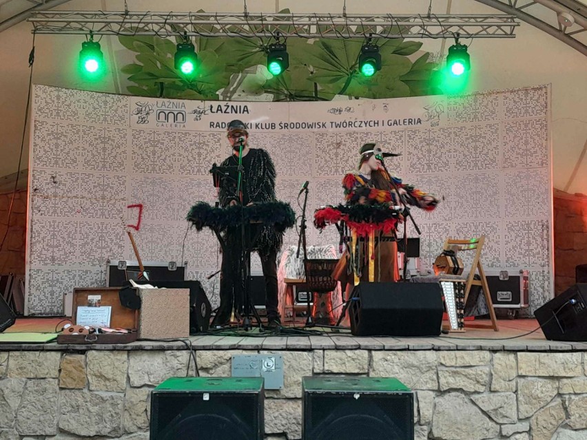 Duet Ptaszkowie Śpiewali zagrali niezwykle skoczny koncert w radomskim parku Kościuszki