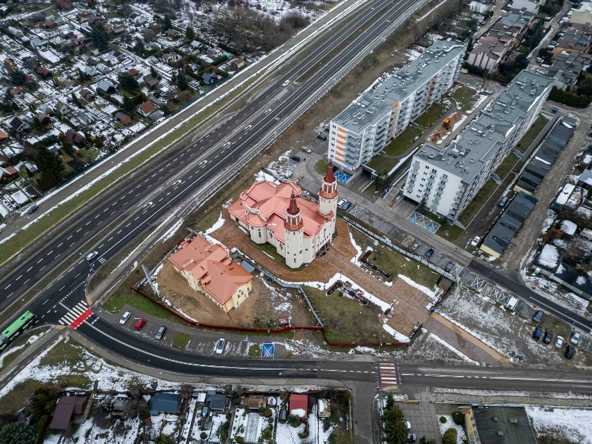 Widok z lotu ptaka na parking od strony Narewskiej