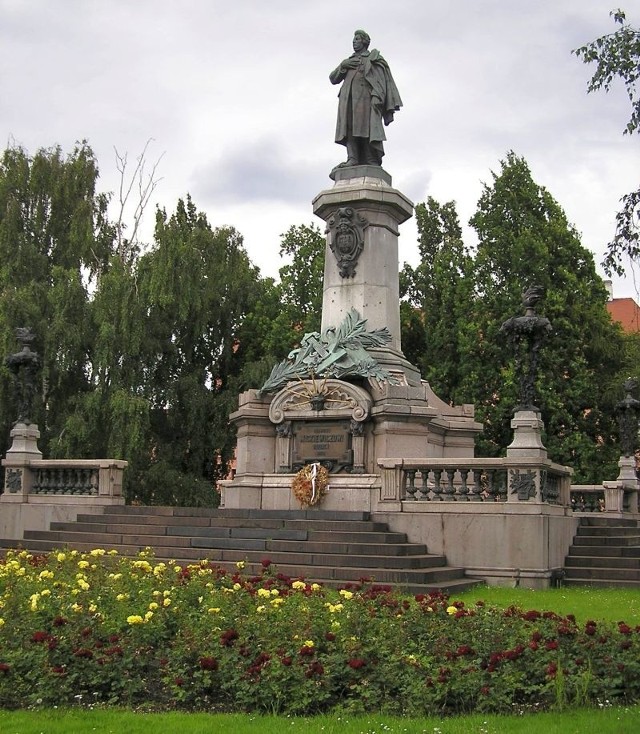 Język polski - matura próbna 2012 z Operonem już we wtorek. Czy Mickiewicz pojawi się w pytaniach?