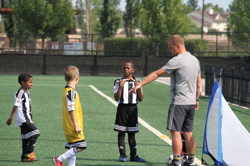 Marcin Chociaj pracuje z młodzieżą trenującą w Juventus...