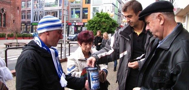 Kibice poświęcili swój czas dla małej Mai, a kołobrzeżanie sięgnęli do portfeli. 