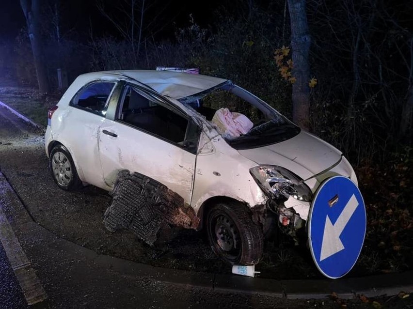 Wypadek w Nowym Tuchomiu 18.11.2020 r. W drodze na miejsce doszło do kolizji z udziałem wozu strażackiego