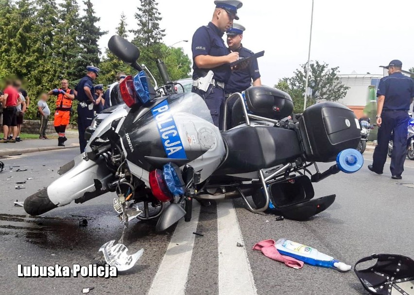 Kostrzyn nad Odrą. Zderzenie motocykla z autem przy ul. Sikorskiego. Ranny jest policjant zabezpieczający Pol'and'Rock Festival.