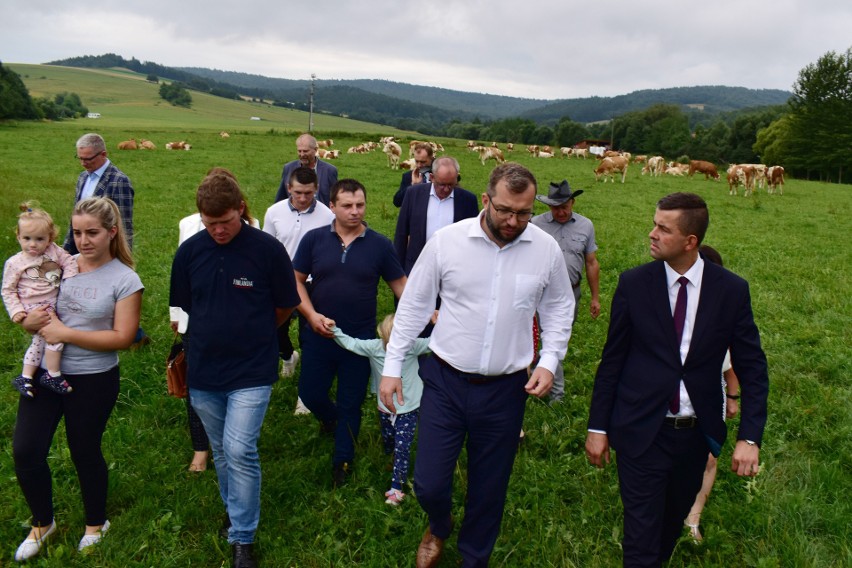 Minister Grzegorz Puda spotkał się z podkarpackimi rolnikami. Zapowiedział wsparcie dla małych i średnich gospodarstw rolnych [ZDJĘCIA]