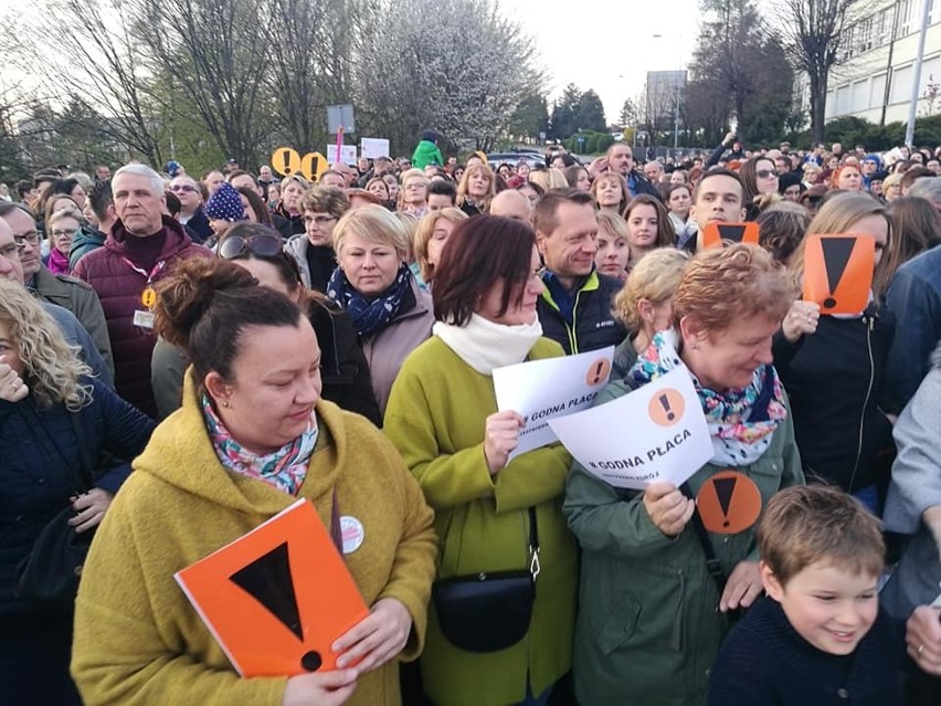 Przypomnijmy, w niedzielę, 14 kwietnia, kilkuset mieszkańców...