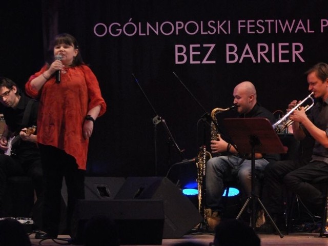 Magda Wywiał podczas swojego występu w Bemowskim Centrum Kultury.