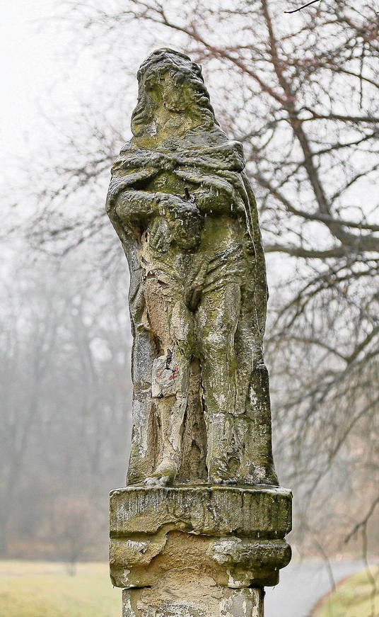 Figura przed konserwacją...