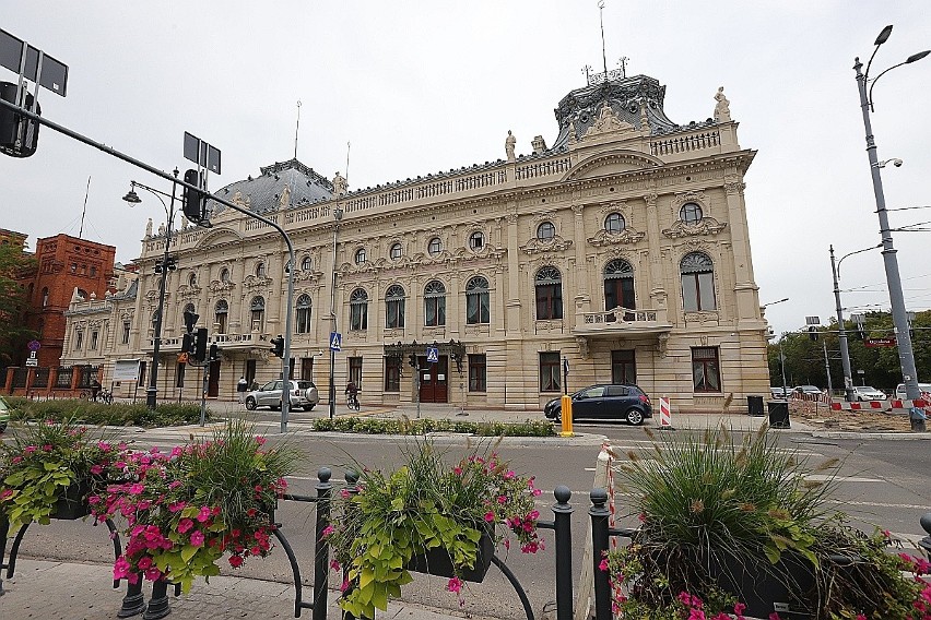 Zakończył się remont Pałacu Poznańskiego. "Łódzki Luwr" odzyskał dawny blask. Jest też multimedialna wystawa "Ziemia Obiecana"