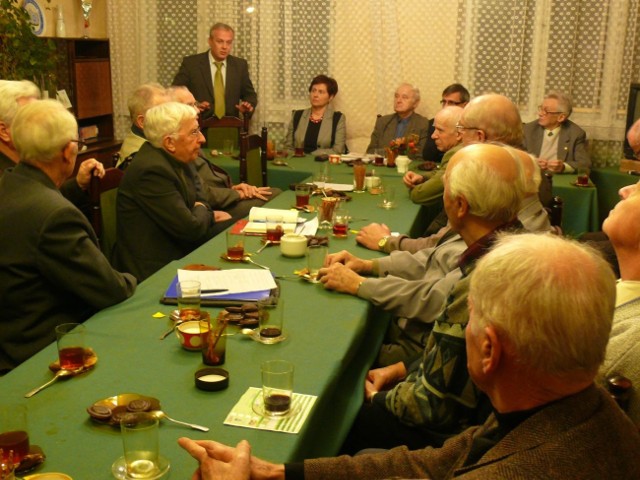 Prezes HSW Krzysztof Trofiniak dementował niektóre informacje podawane przez seniorów z SIMP na temat huty, w której kiedyś pracowali.