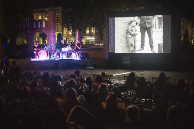 Kino plenerowe z muzyką na żywo w Słupsku