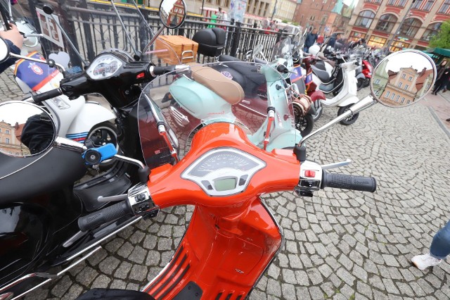 (6.05.2023) Międzynarodowy zlot miłośników skuterów Vespa we Wrocławiu.